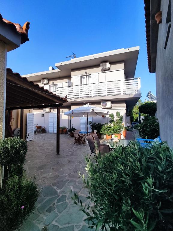 MARIA PANDERMOU ROOMS