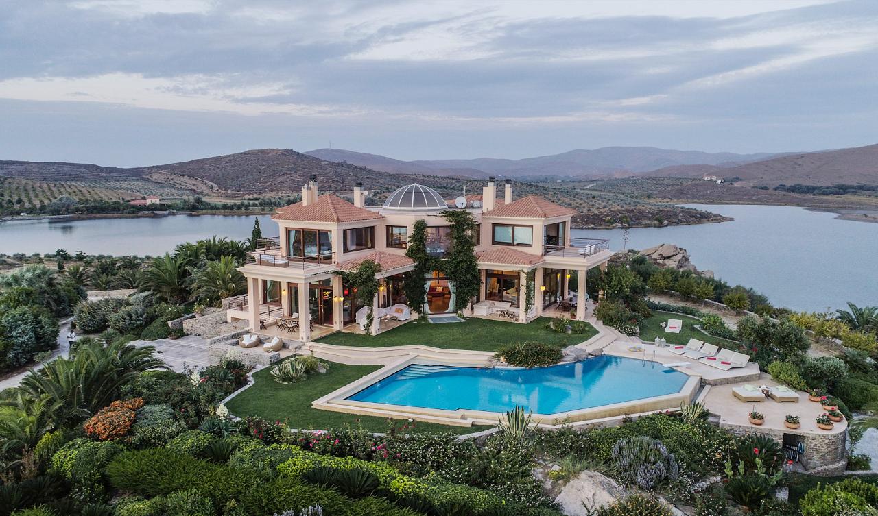 VILLA FAROS ESTATE